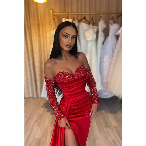 Robe de bal longue à manches longues et décolleté en cœur et paillettes