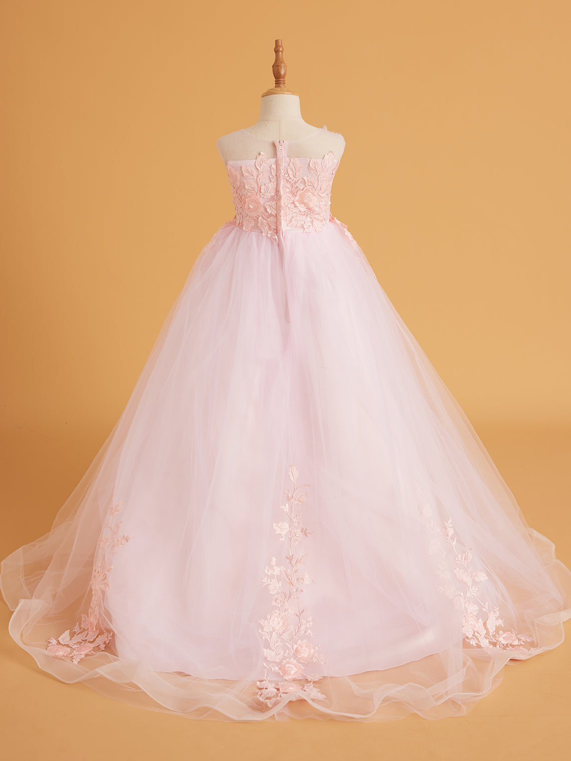 Vestido rosa con cola de tul y encaje (2003227825) 