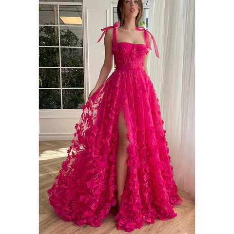 Robe de soirée longue trapèze en tulle avec encolure carrée et appliques en dentelle et fente