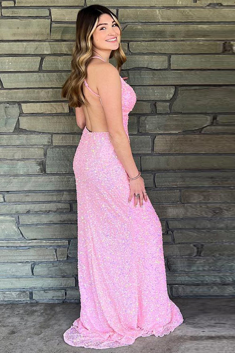 Robe de bal à sequins avec col en V et fente