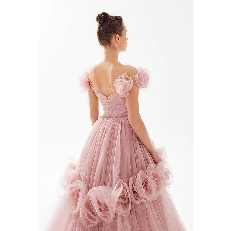 Vestido formal de noche con escote en V, fruncido y flores, de tul y hombros descubiertos