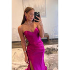Robe de soirée longue en satin froncé sans bretelles avec fente