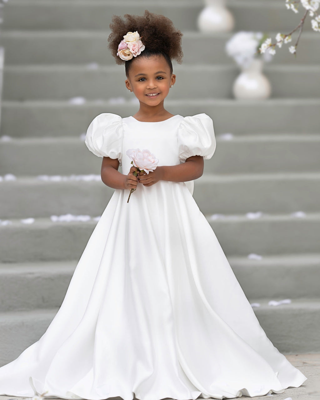 Vestido de niña de las flores con mangas abullonadas, lazo, botones en la espalda y cola de barrido 