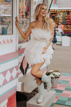 Lindo vestido corto negro sin tirantes de corte en A para baile de bienvenida