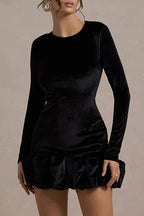 Robe mini en velours violet à col rond, manches longues et ourlet bouffant froncé 