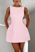 Robe mini élégante à gros nœud ornée de perles et coupe ajustée 