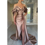 Vestido largo de noche formal de satén con hombros descubiertos y fruncido con corte tubo/columna
