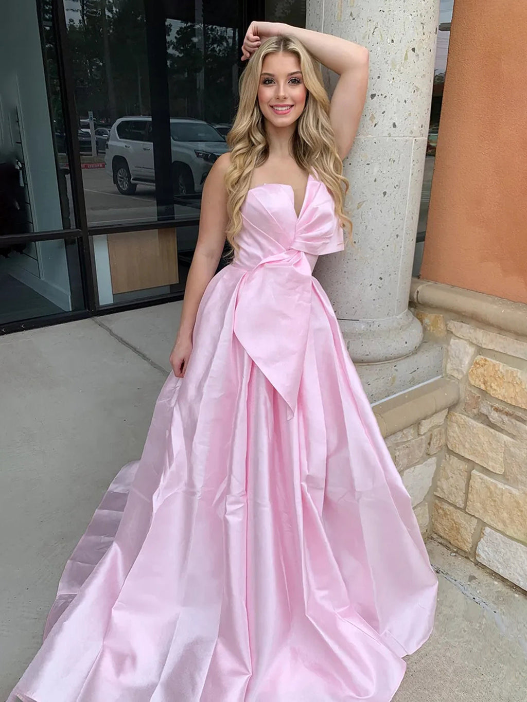 Edgar | Robe de soirée longue bustier blanche en satin, coupe trapèze, avec nœud 