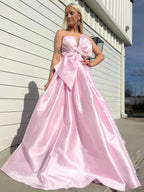 Edgar | Robe de soirée longue bustier blanche en satin, coupe trapèze, avec nœud 