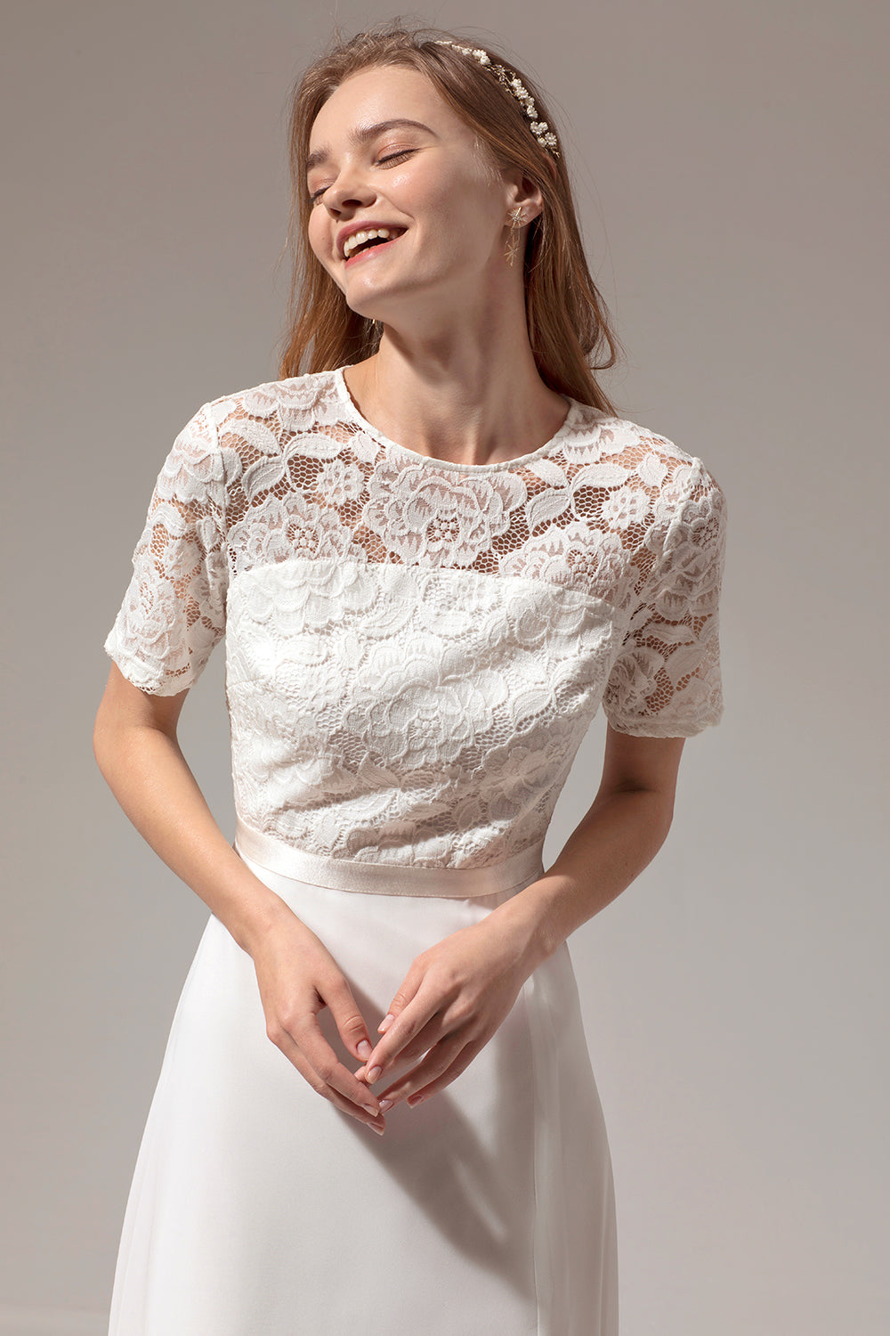 Robe de bal blanche trapèze en dentelle