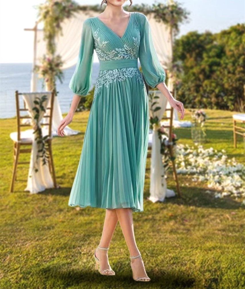 Vestidos de corte princesa/línea A, escote en V, largo hasta la rodilla, para la madre de la novia, con bordado de volantes de encaje. 