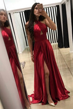 Vestido largo de fiesta morado con escote halter y espalda descubierta