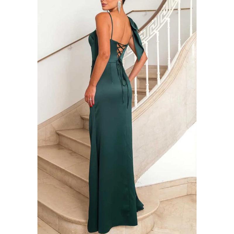 Robe de soirée en satin à bretelles spaghetti et fente latérale 