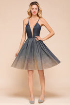 Robe de soirée élégante à fines bretelles, couleur bronze, longueur genou, décolleté en V plongeant, dos nu, avec poche