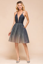 Robe de soirée élégante à fines bretelles, couleur bronze, longueur genou, décolleté en V plongeant, dos nu, avec poche