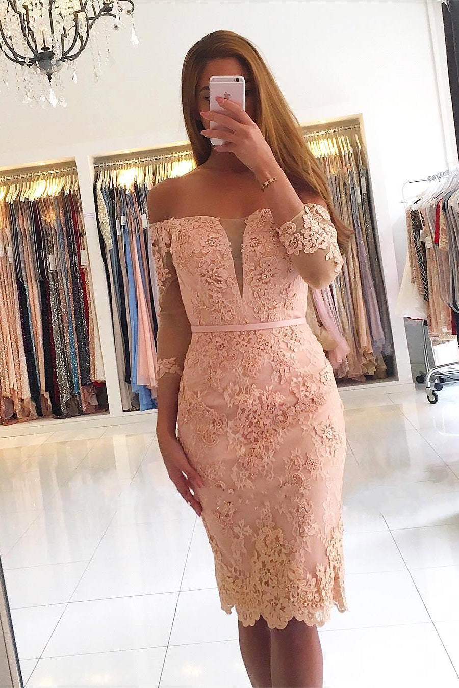 Robe de soirée courte élégante en dentelle à manches 3/4