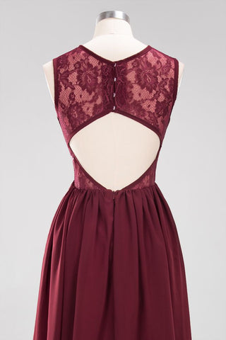 Elegante vestido de dama de honor de corte A, sin mangas, de encaje, con volantes de gasa y apliques.