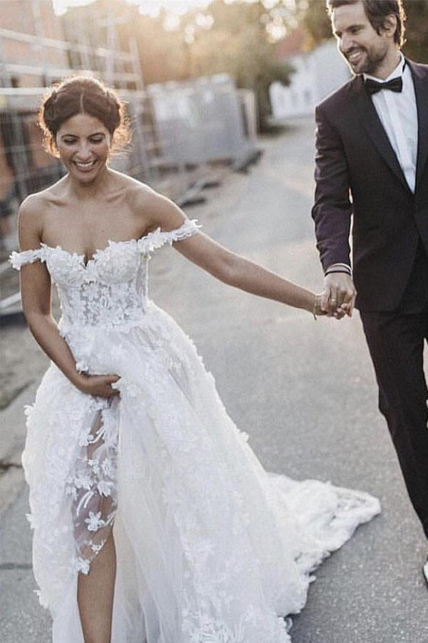 Robe de mariée élégante en tulle blanc, coupe trapèze, épaules dénudées, ornée d'appliqués WD337