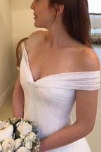 Elegante vestido de novia largo de tul color marfil con escote en A y hombros descubiertos WD326