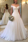 Elegante vestido de novia largo de tul color marfil con escote en A y hombros descubiertos WD326