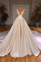 Robe de mariée longue élégante, coupe trapèze, sans manches, bretelles spaghetti, décolleté cathédrale en V