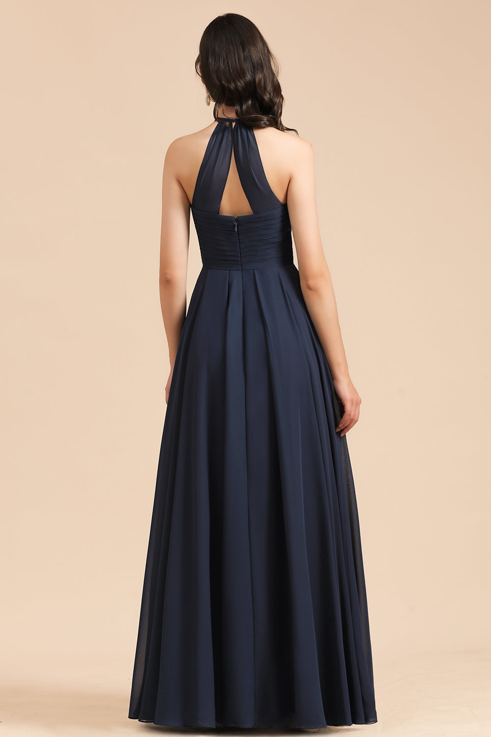 Elegantes vestidos de dama de honor de gasa con encaje, corte en A, sin mangas, escote en V y volantes. 