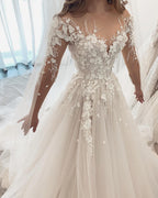 Elegante vestido de novia de corte A, escote corazón, manga larga, apliques de encaje y tul
