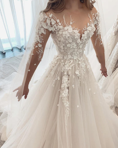 Elegante vestido de novia de corte A, escote corazón, manga larga, apliques de encaje y tul