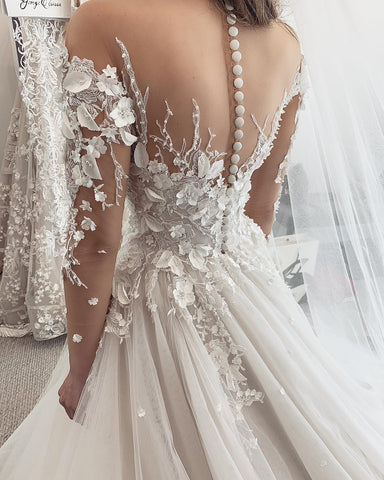 Elegante vestido de novia de corte A, escote corazón, manga larga, apliques de encaje y tul
