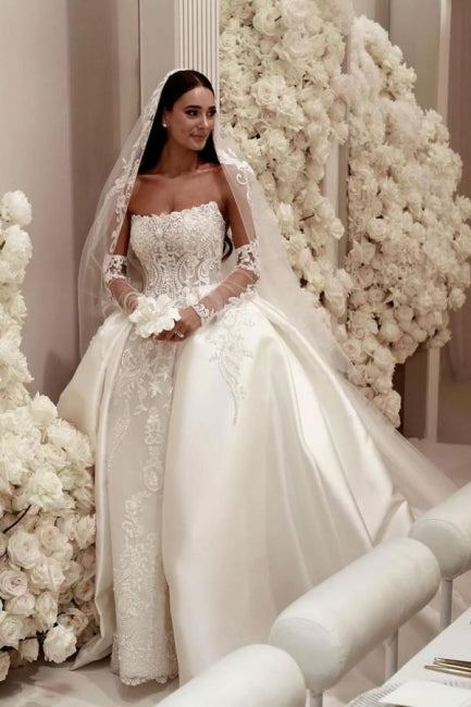 Robe de mariée blanche élégante en tulle, coupe trapèze, sans manches, ornée d'appliques