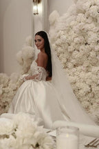 Robe de mariée blanche élégante en tulle, coupe trapèze, sans manches, ornée d'appliques