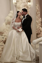 Robe de mariée blanche élégante en tulle, coupe trapèze, sans manches, ornée d'appliques