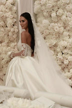 Robe de mariée blanche élégante en tulle, coupe trapèze, sans manches, ornée d'appliques