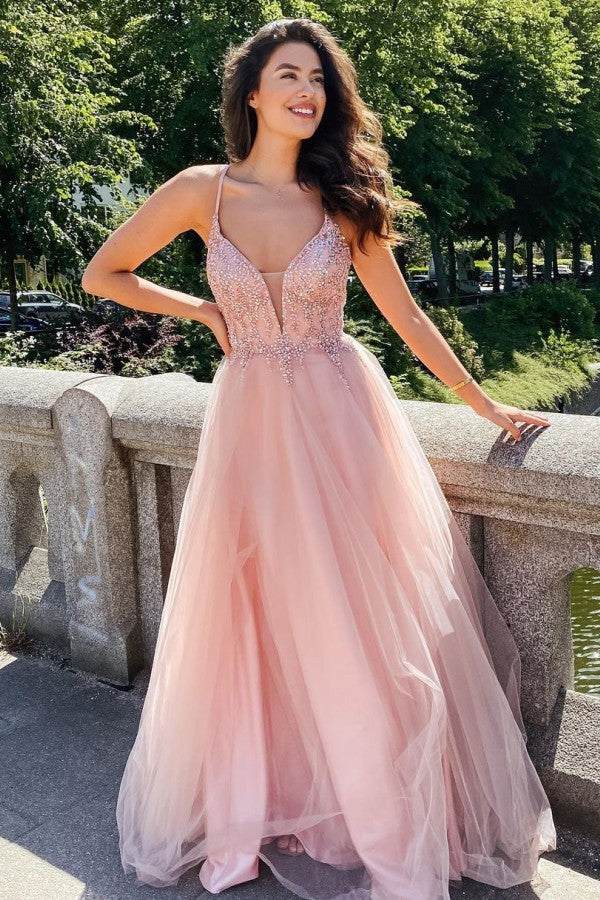 Robe de bal longue en tulle élégante, coupe trapèze, col en V, ornée de perles et dos nu.
