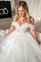 Elegante vestido de novia blanco de corte A, sin mangas, con hombros descubiertos y perlas