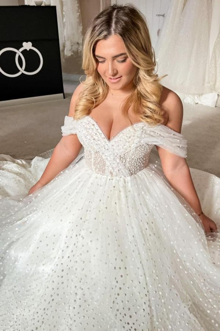 Elegante vestido de novia blanco de corte A, sin mangas, con hombros descubiertos y perlas