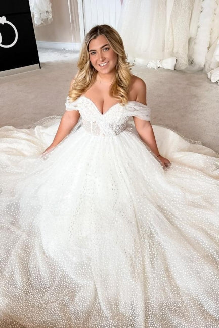 Elegante vestido de novia blanco de corte A, sin mangas, con hombros descubiertos y perlas