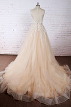 Robe de mariée élégante en tulle à appliques et coupe trapèze 