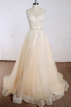 Robe de mariée élégante en tulle à appliques et coupe trapèze 