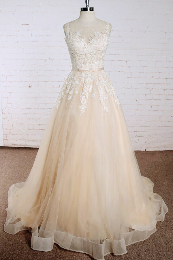 Robe de mariée élégante en tulle à appliques et coupe trapèze 