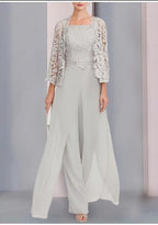 Elegante y hermoso vestido de mamá de dos piezas de gasa con mangas tres cuartos.