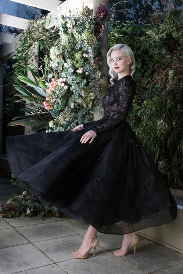 Robe de mariée courte élégante en dentelle noire à appliqués bateau et manches