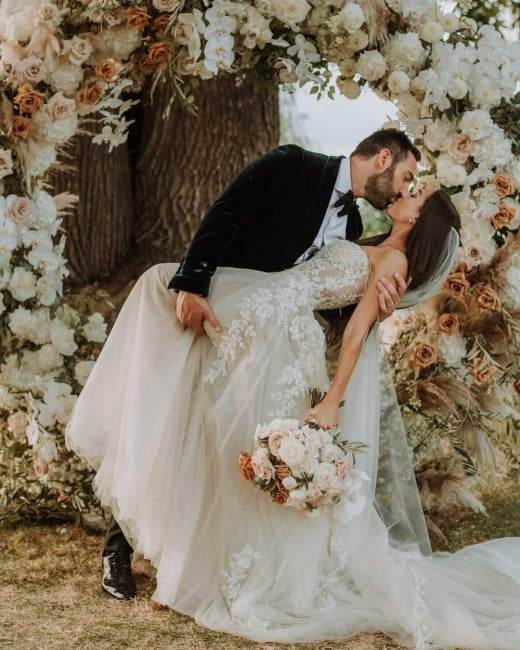 Elegantes vestidos de novia bohemios de corte A sin mangas con encaje 
