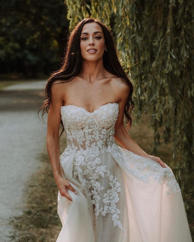 Elegantes vestidos de novia bohemios de corte A sin mangas con encaje 