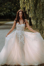 Elegantes vestidos de novia bohemios de corte A sin mangas con encaje 