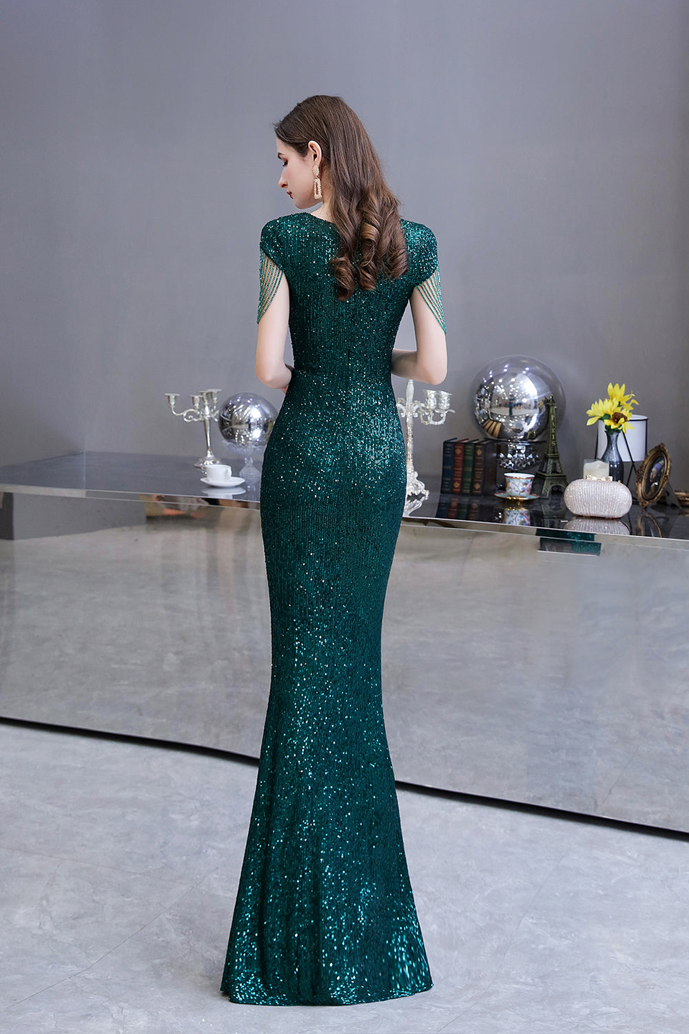 Robe de bal longue élégante à sequins verts à manches courtes