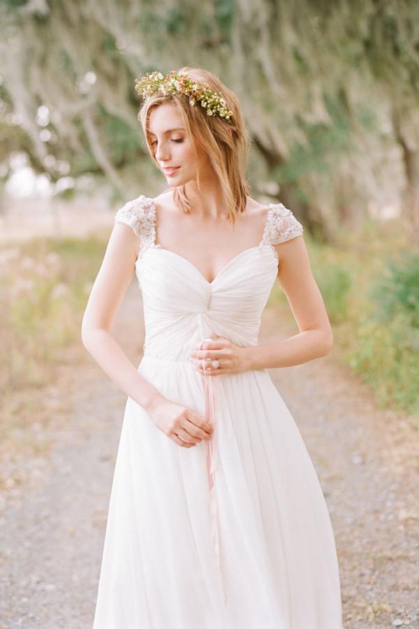 Elegante vestido de novia largo de gasa con escote corazón y mangas casquillo WD030