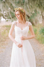 Elegante vestido de novia largo de gasa con escote corazón y mangas casquillo WD030