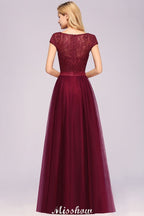 Vestido de noche elegante de corte evasé con mangas casquillo, estampado floral y apliques de tul para damas de honor