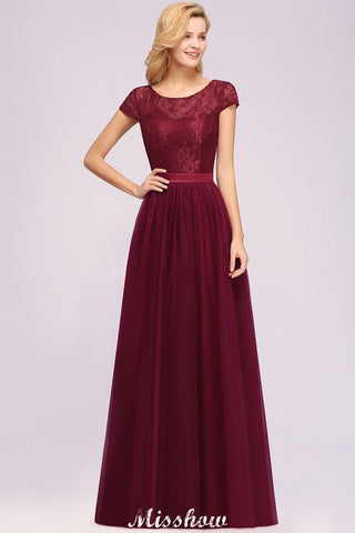 Vestido de noche elegante de corte evasé con mangas casquillo, estampado floral y apliques de tul para damas de honor